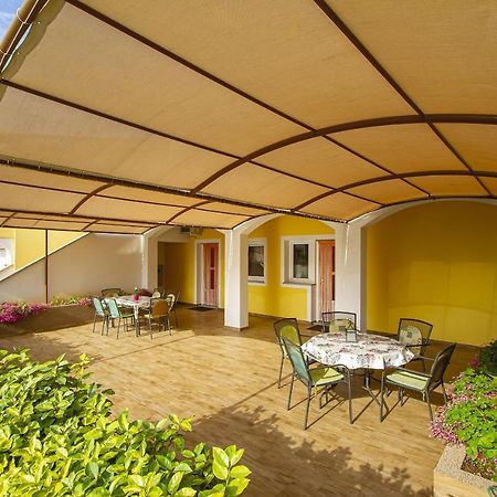 Apartmani Justic Njivice Ngoại thất bức ảnh