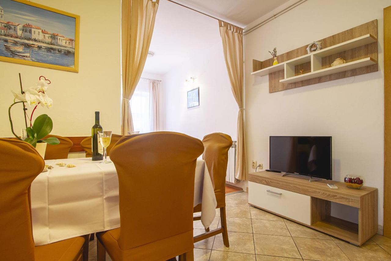 Apartmani Justic Njivice Ngoại thất bức ảnh