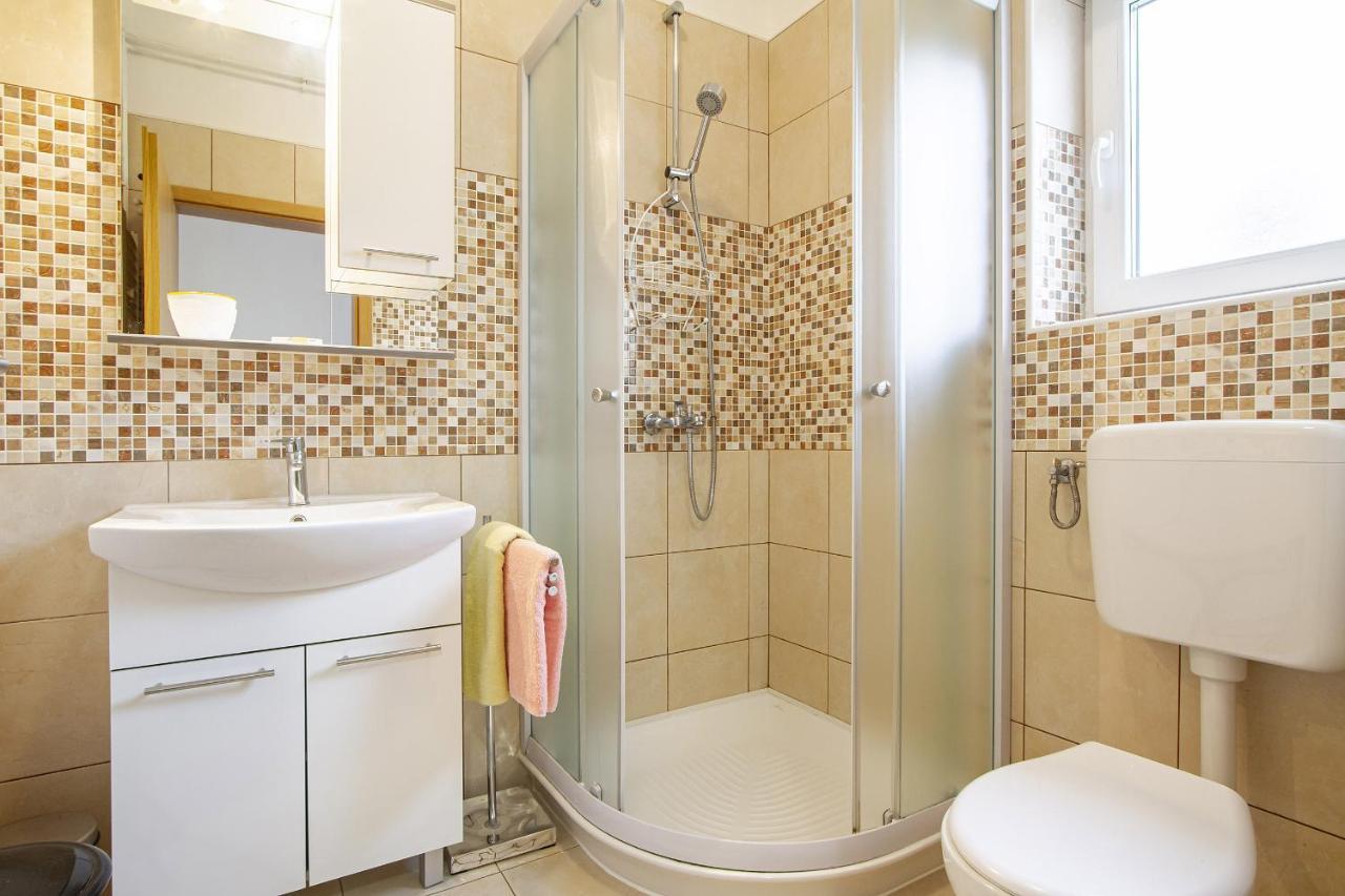 Apartmani Justic Njivice Ngoại thất bức ảnh