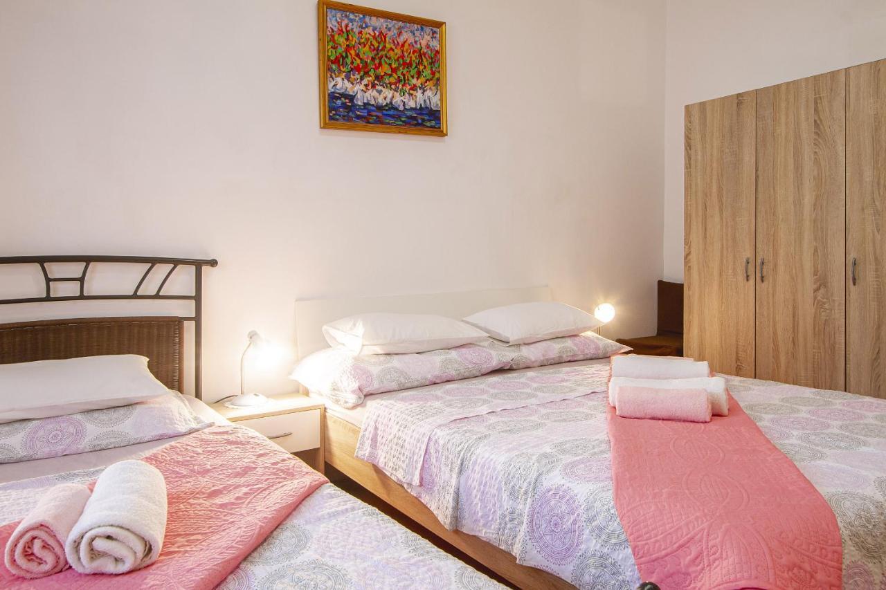 Apartmani Justic Njivice Ngoại thất bức ảnh