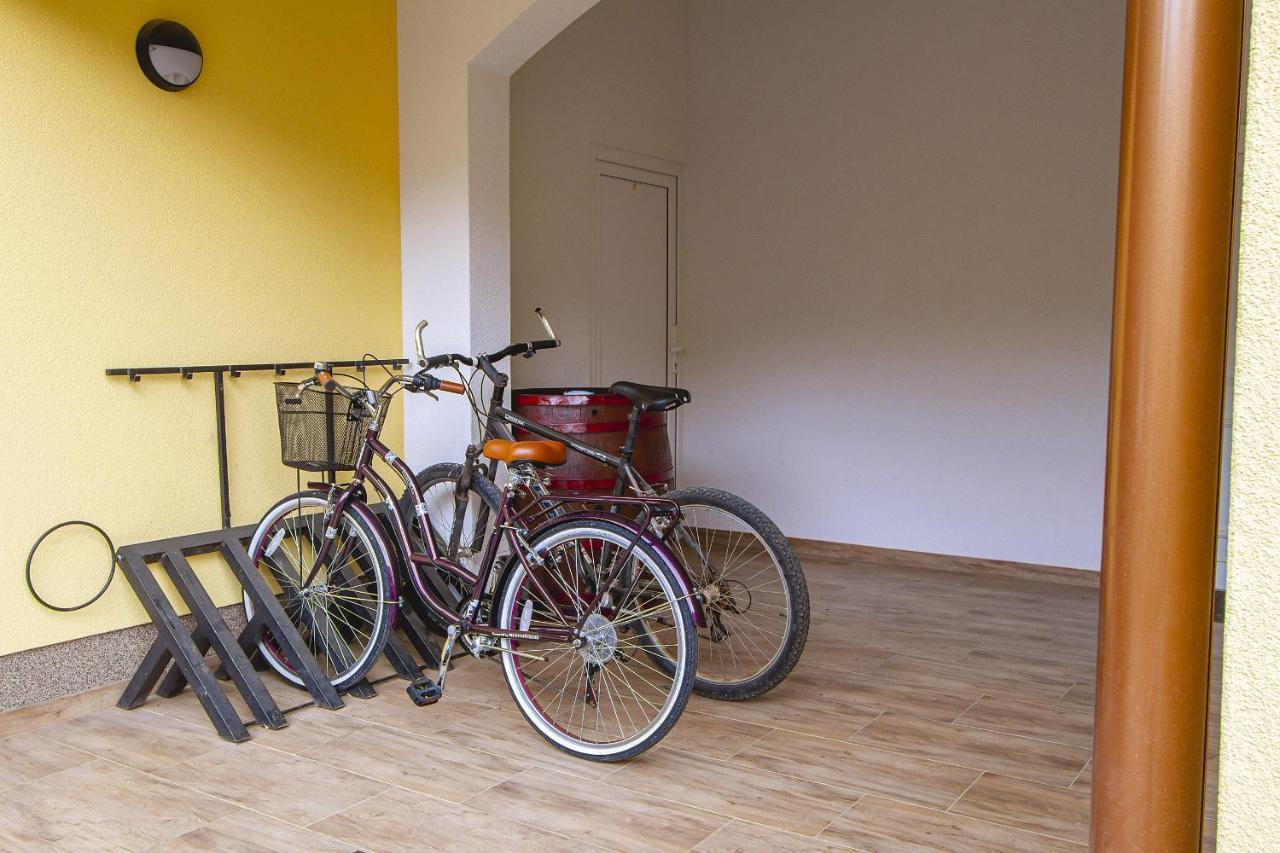 Apartmani Justic Njivice Ngoại thất bức ảnh