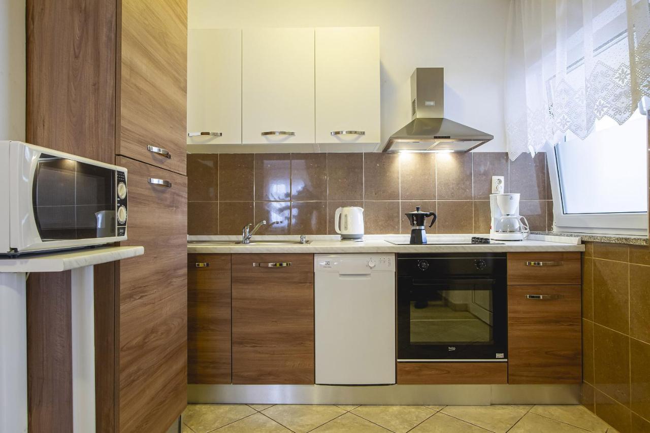 Apartmani Justic Njivice Ngoại thất bức ảnh