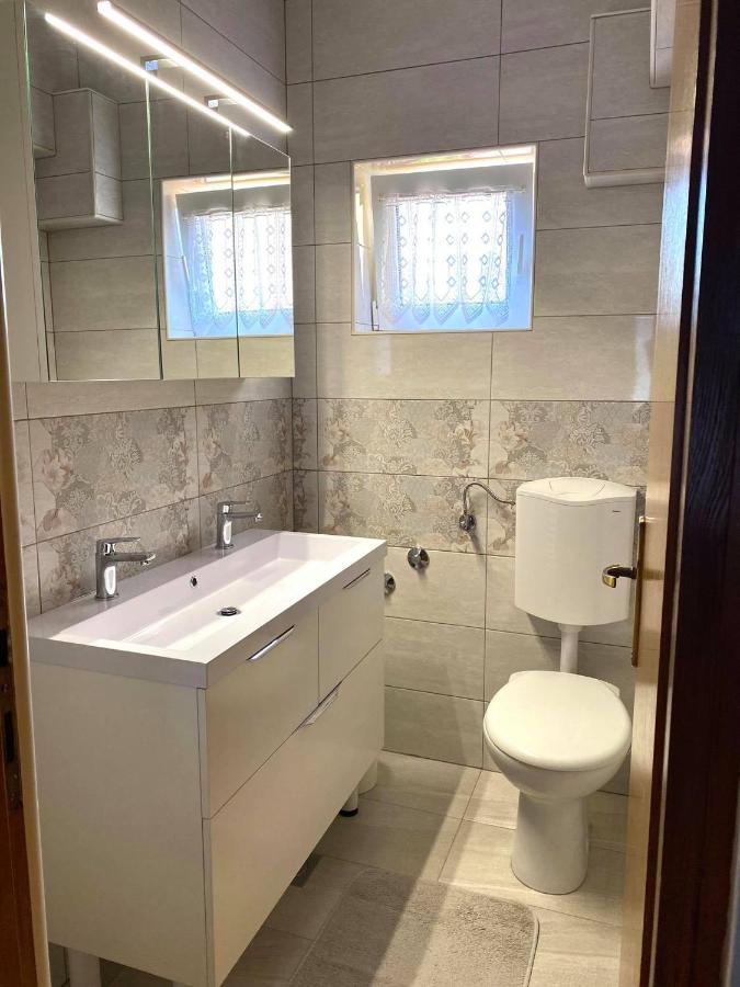 Apartmani Justic Njivice Ngoại thất bức ảnh
