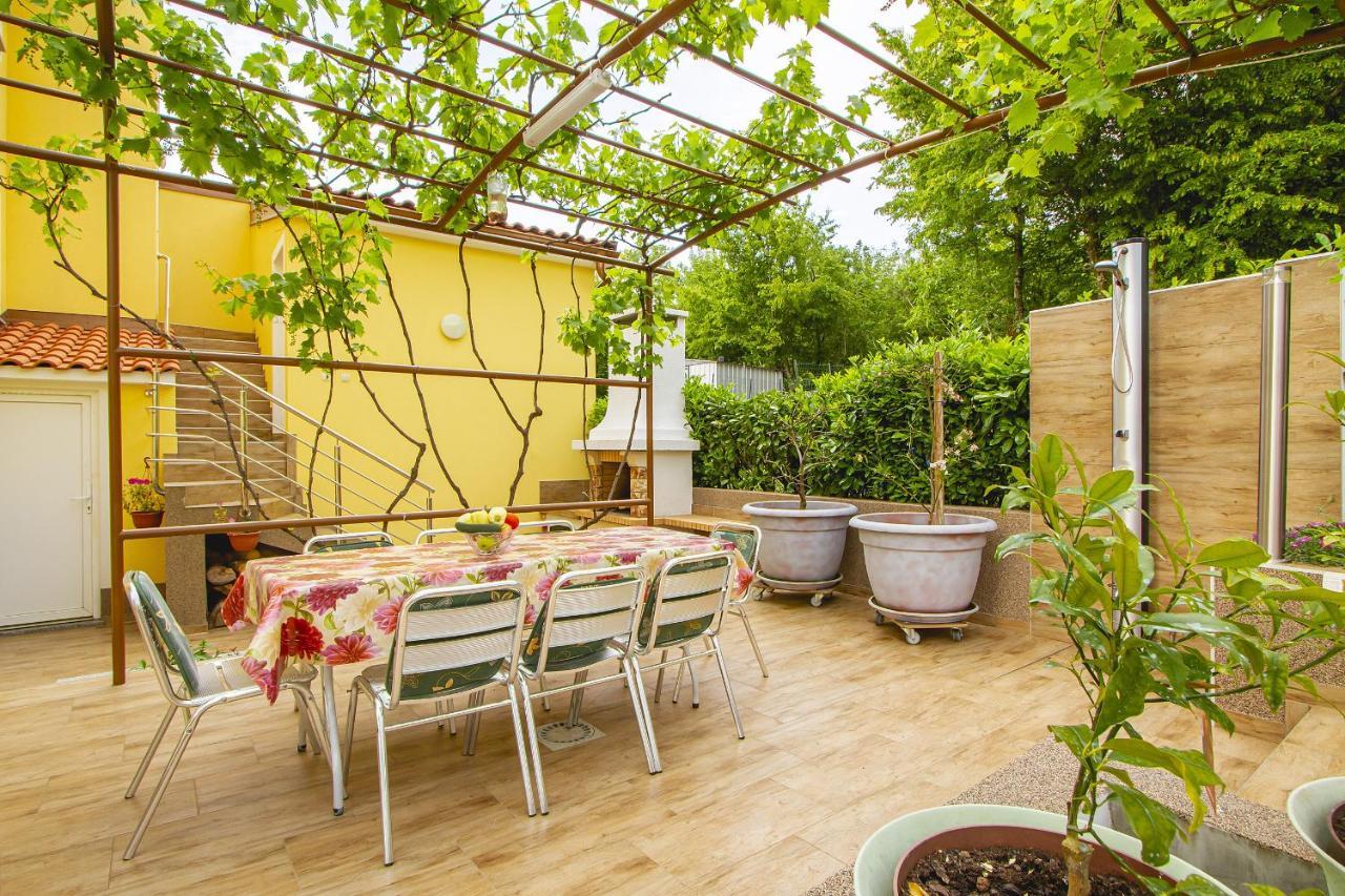 Apartmani Justic Njivice Ngoại thất bức ảnh