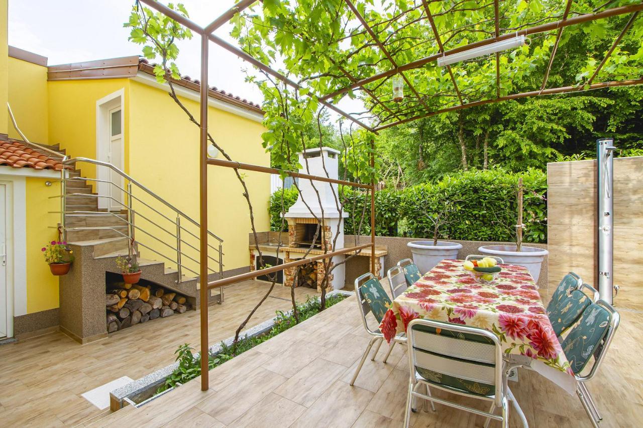 Apartmani Justic Njivice Ngoại thất bức ảnh
